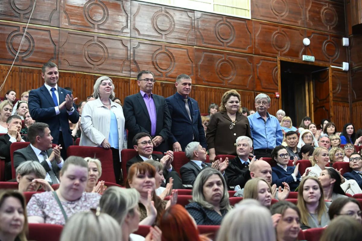 Максим Терещенко официально вступил в должность главы Нерюнгринского района Максим Терещенко официально вступил в должность главы Нерюнгринского района