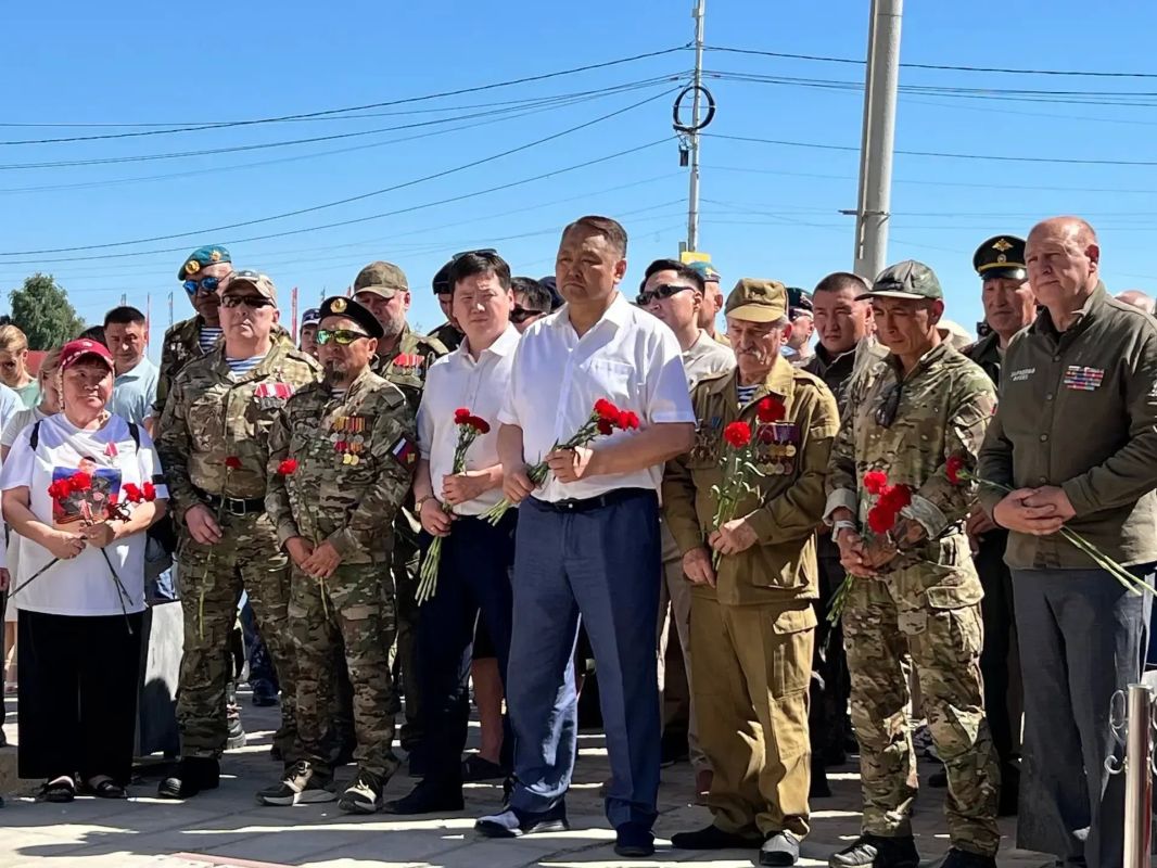 В Якутске почтили память защитников Отечества В Якутске почтили память защитников Отечества