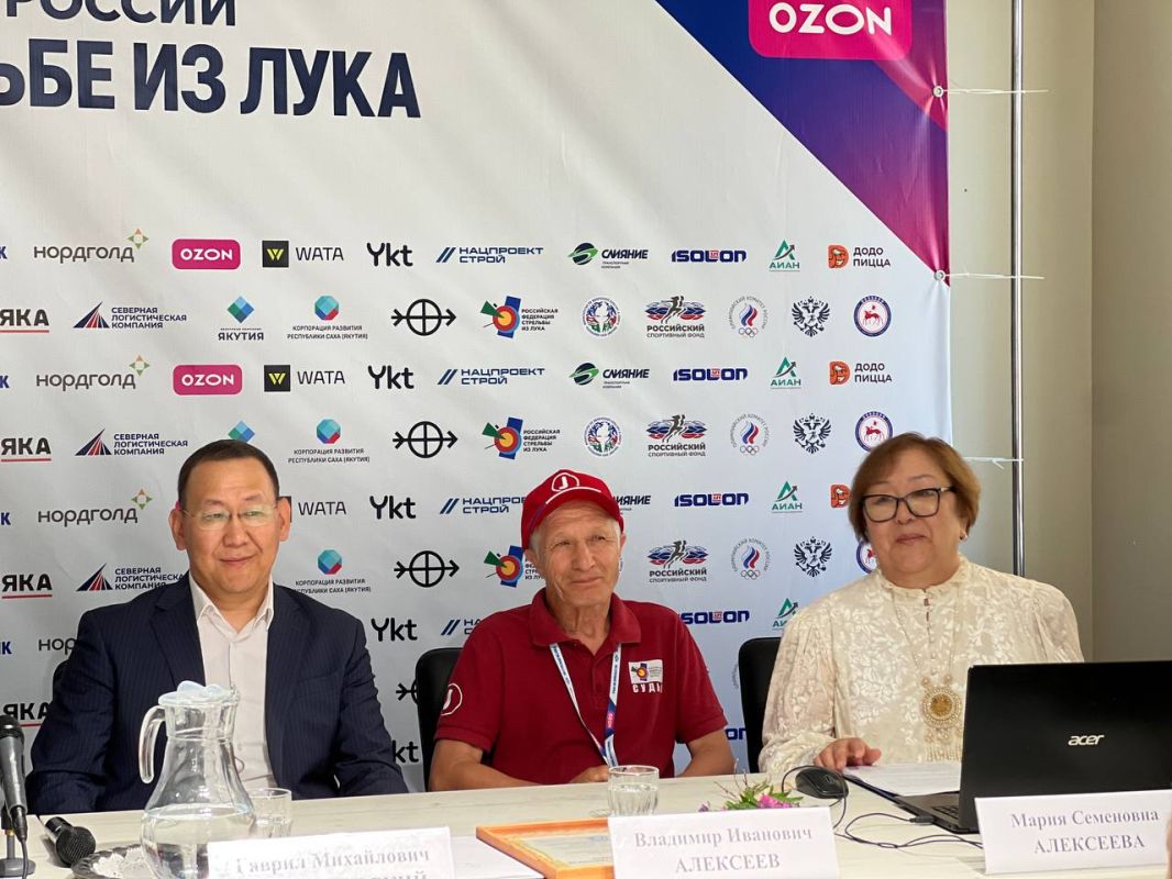 В рамках летнего чемпионата России по стрельбе из лука в Якутске состоялась презентация книги-энциклопедии «Стрелы Олонхо», приуроченной к 60-летию становления и развития якутской школы стрельбы из лука В рамках летнего чемпионата России по стрельбе из лука в Якутске состоялась презентация книги-энциклопедии «Стрелы Олонхо», приуроченной к 60-летию становления и развития якутской школы стрельбы из лука