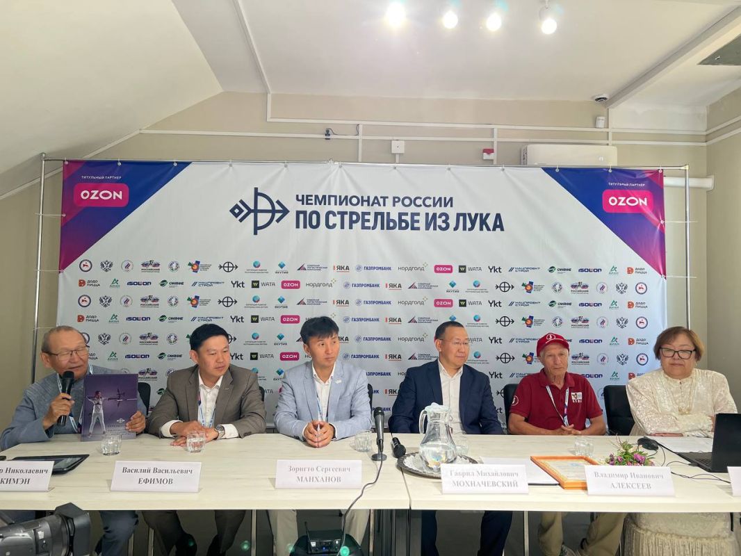 В рамках летнего чемпионата России по стрельбе из лука в Якутске состоялась презентация книги-энциклопедии «Стрелы Олонхо», приуроченной к 60-летию становления и развития якутской школы стрельбы из лука В рамках летнего чемпионата России по стрельбе из лука в Якутске состоялась презентация книги-энциклопедии «Стрелы Олонхо», приуроченной к 60-летию становления и развития якутской школы стрельбы из лука