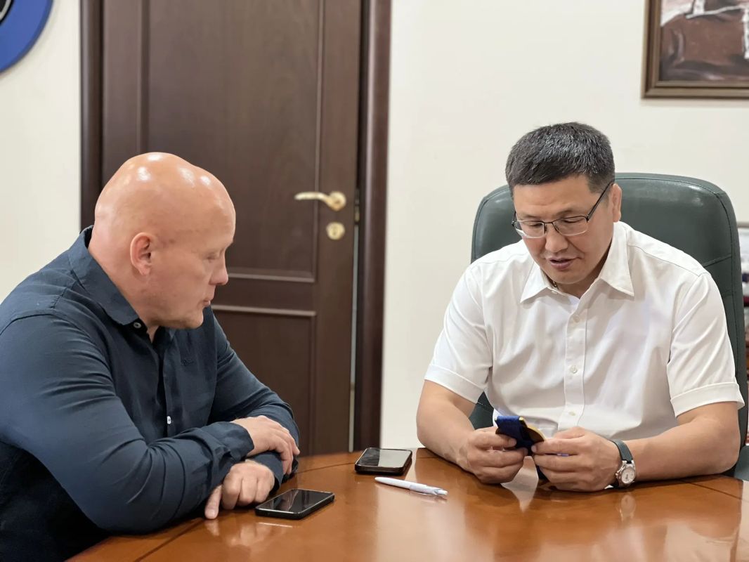 Леонид Спиридонов поздравил чемпиона Европы Валерия Ергалова с очередной международной победой Леонид Спиридонов поздравил чемпиона Европы Валерия Ергалова с очередной международной победой