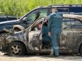 МЧС осматривают сгоревший "Ниссан"