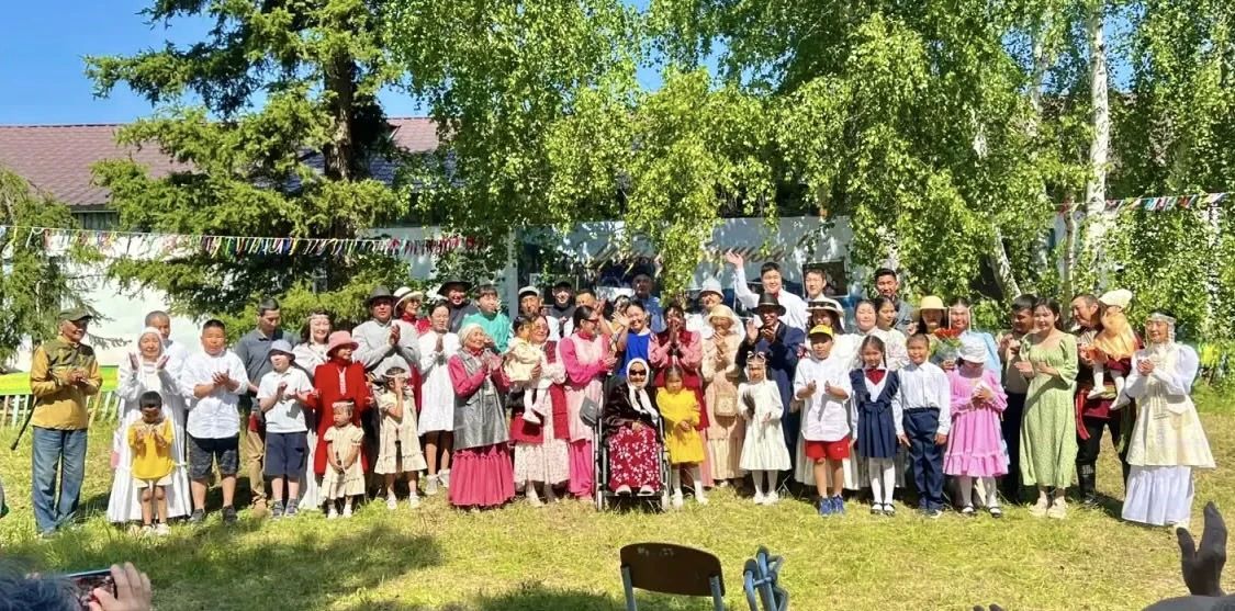 В Хангаласском районе 100-летний юбилей отметила мать-героиня и основательница педагогической династии Фекла Егорова В Хангаласском районе 100-летний юбилей отметила мать-героиня и основательница педагогической династии Фекла Егорова