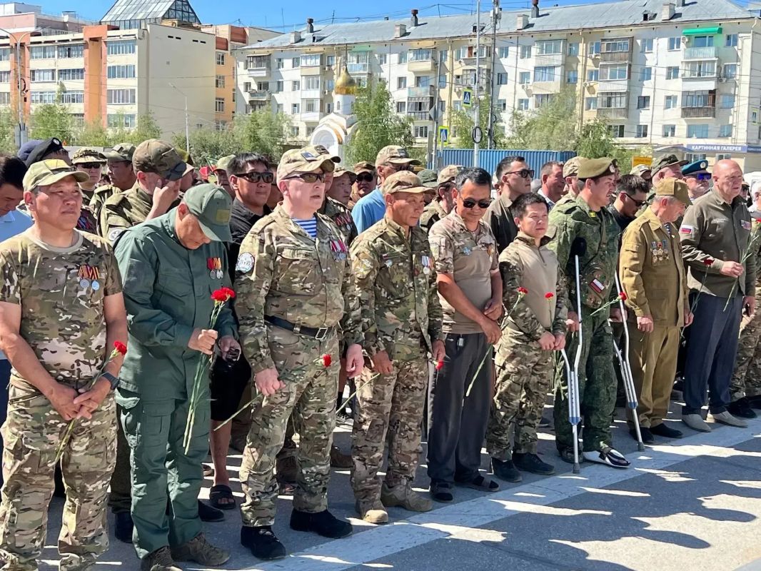 В Якутске почтили память защитников Отечества В Якутске почтили память защитников Отечества