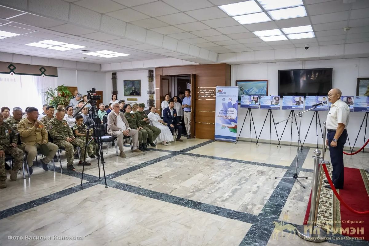 В Якутске состоялась фотовыставка о подвиге медиков в зоне СВО В Якутске состоялась фотовыставка о подвиге медиков в зоне СВО