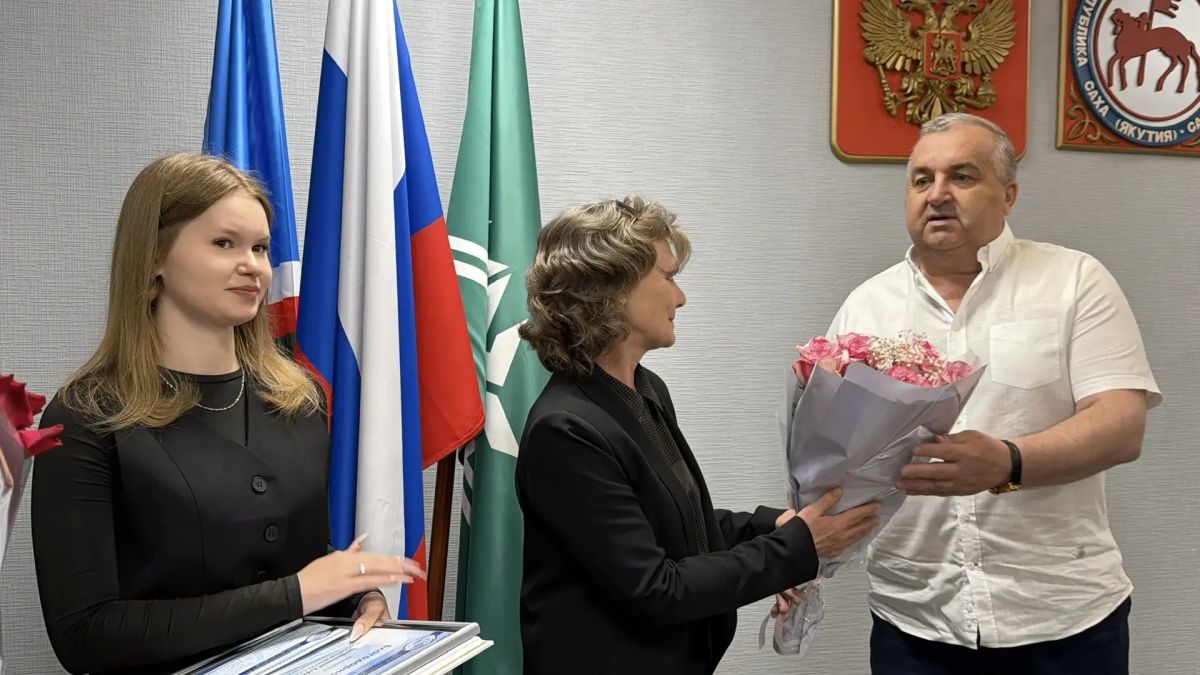Единственная в Якутии стобалльница по географии получила премию от народного депутата Единственная в Якутии стобалльница по географии получила премию от народного депутата