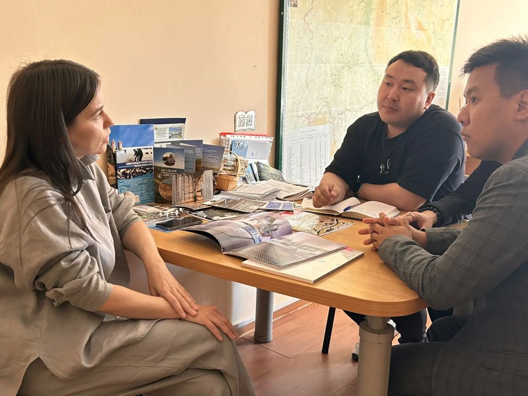 Аэропорт как точка притяжения: в Якутске обсудили развитие туризма и новые форматы сотрудничества Аэропорт как точка притяжения: в Якутске обсудили развитие туризма и новые форматы сотрудничества