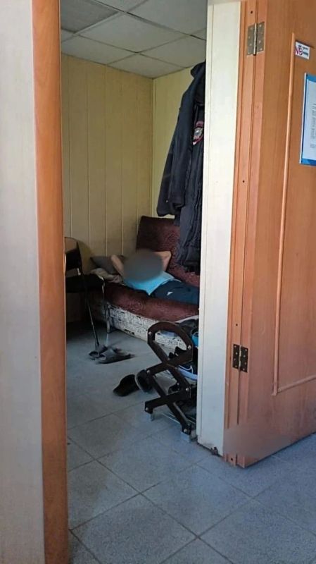 В Якутске полицейские эвакуировали жильцов из горевшего многоквартирного дома на ул. Петра Алексеева В Якутске полицейские эвакуировали жильцов из горевшего многоквартирного дома на ул. Петра Алексеева