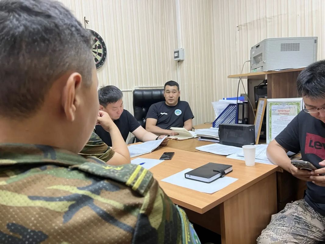 Специалисты Минэкологии Якутии встретились с охотниками Томпонского района Специалисты Минэкологии Якутии встретились с охотниками Томпонского района