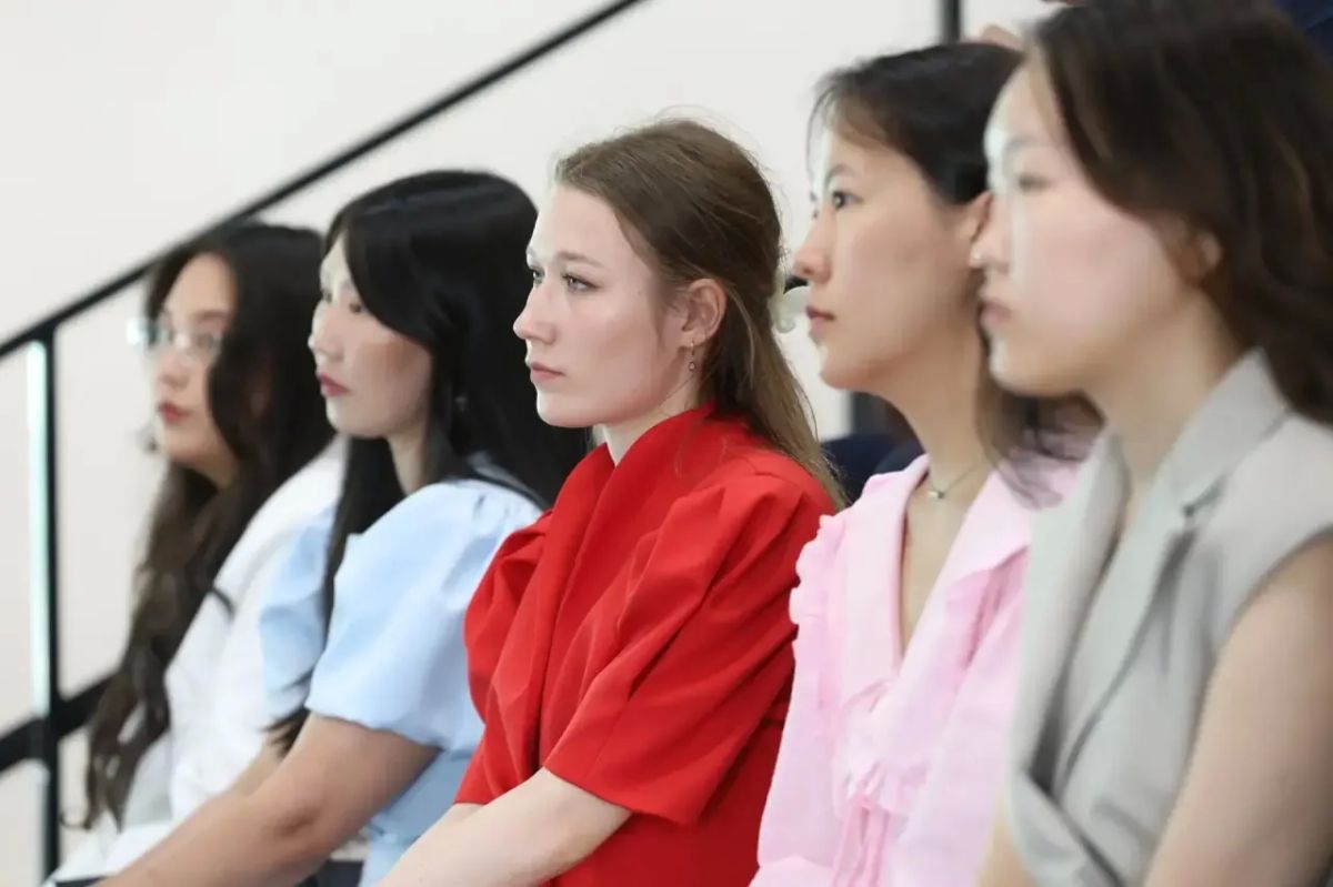 В СВФУ – ежегодное вручение красных дипломов, в этом учебном году отличниками стали 722 студента В СВФУ – ежегодное вручение красных дипломов, в этом учебном году отличниками стали 722 студента