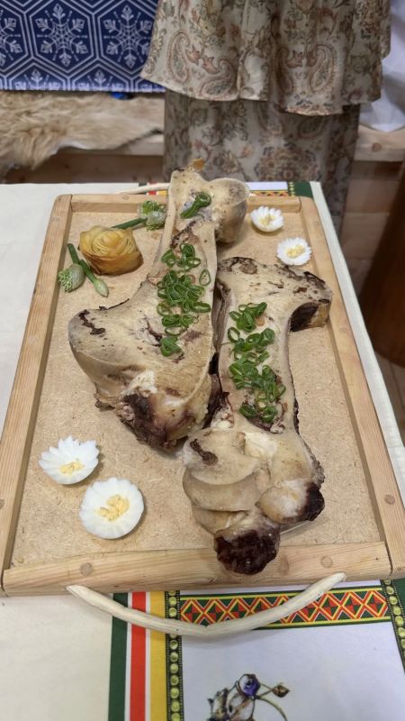 В рамках Ысыаха Олонхо впервые состоялся смотр-фестиваль «Вкус улусов Якутии», организованный при поддержке Правительства Республики Саха (Якутия) В рамках Ысыаха Олонхо впервые состоялся смотр-фестиваль «Вкус улусов Якутии», организованный при поддержке Правительства Республики Саха (Якутия)