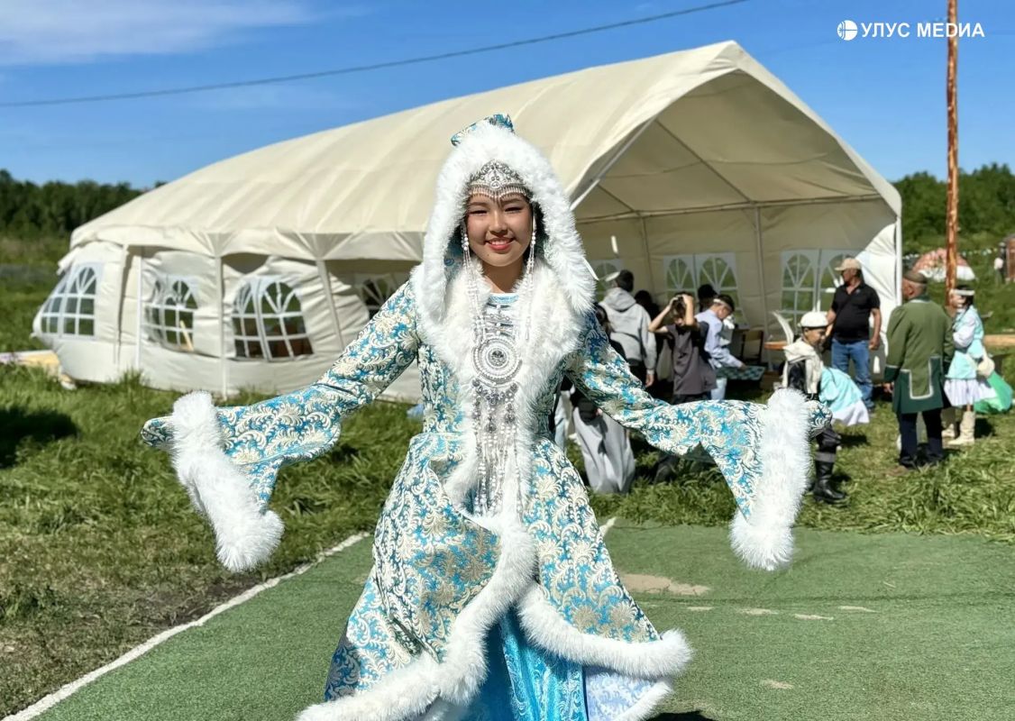 Впервые на Ысыахе Олонхо: в Кобяе провели конкурс детской моды Впервые на Ысыахе Олонхо: в Кобяе провели конкурс детской моды