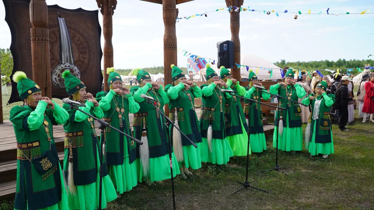 Олохо ыыаын чэрчитинэн ыытыллыбыт «Хомус хомуун дороонноро» рспблкэтээи кн – крэс тмгэ Олохо ыыаын чэрчитинэн ыытыллыбыт «Хомус хомуун дороонноро» рспблкэтээи кн – крэс тмгэ