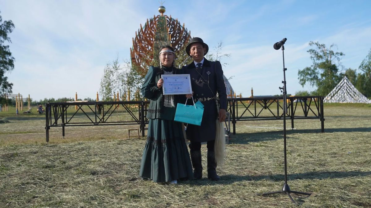Олохо ыыаын чэрчитинэн ыытыллыбыт «Хомус хомуун дороонноро» рспблкэтээи кн – крэс тмгэ