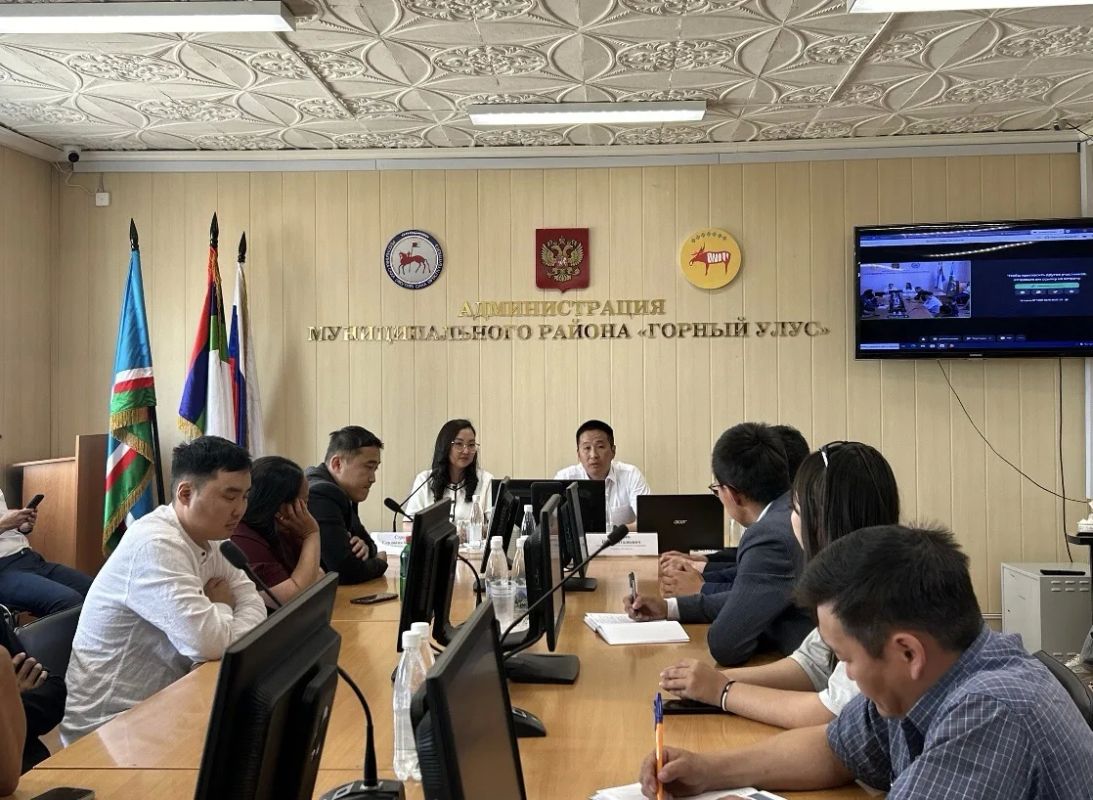 Провел встречу с активистами Горного улуса — волонтерами, участниками грантовых конкурсов, и всеми жителями, кто своим трудом и неравнодушием вносит вклад в развитие родного района Провел встречу с активистами Горного улуса — волонтерами, участниками грантовых конкурсов, и всеми жителями, кто своим трудом и неравнодушием вносит вклад в развитие родного района