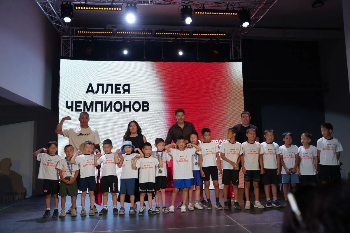 Сила рода — в крепкой семье: в Якутске прошла уникальная автограф-сессия с чемпионами