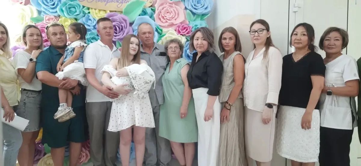 В Алданской ЦРБ состоялась торжественная выписка новорожденного, приуроченная ко Дню семьи, любви и верности В Алданской ЦРБ состоялась торжественная выписка новорожденного, приуроченная ко Дню семьи, любви и верности