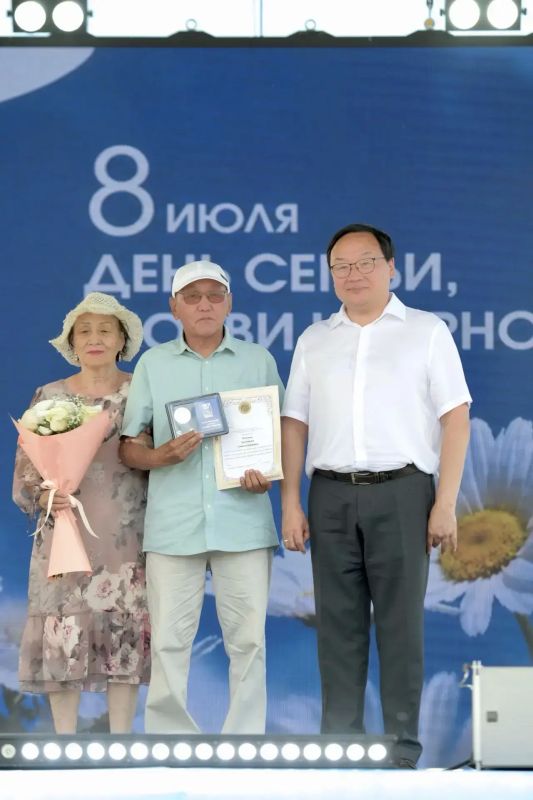 В Якутске вручили медали «За любовь и верность» В Якутске вручили медали «За любовь и верность»