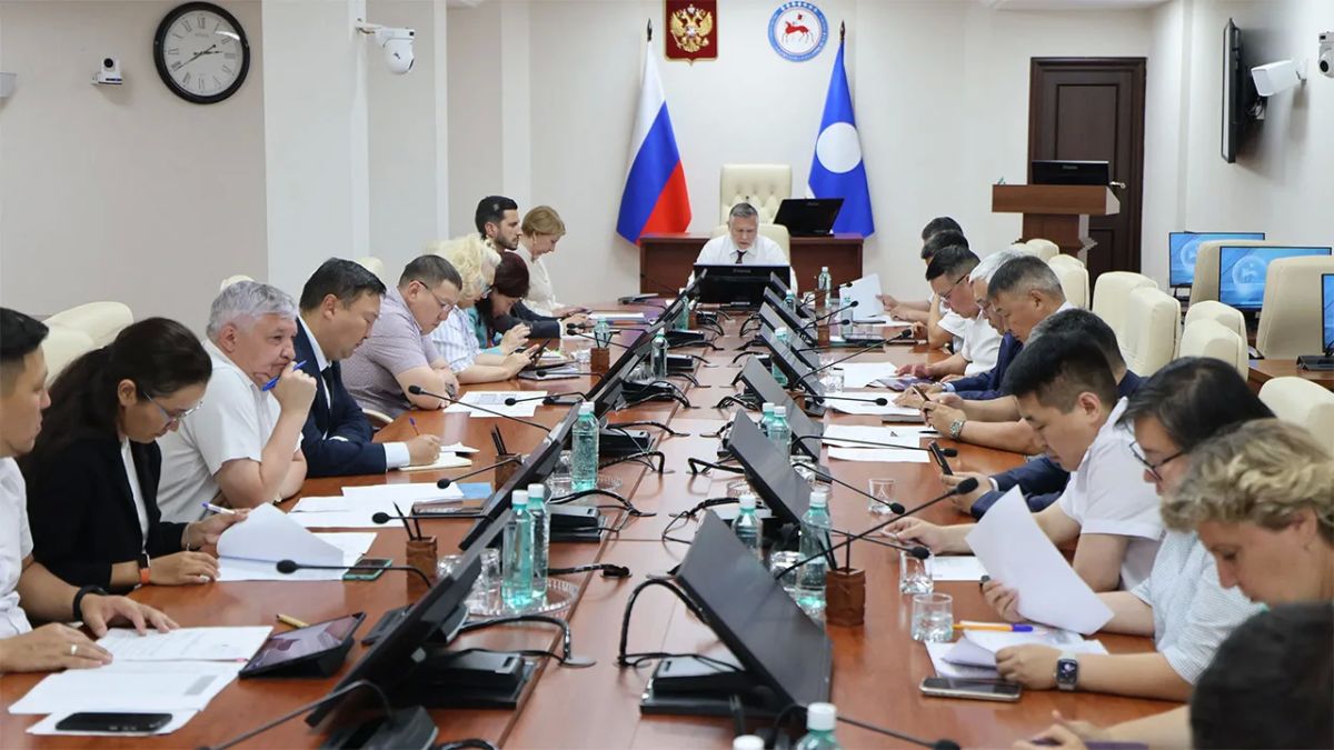 8 июля Председатель Правительства Республики Саха (Якутия) Кирилл Бычков провёл рабочее совещание с руководителями профильных министерств и ведомств, посвящённое вопросам обеспечения республики нефтепродуктами