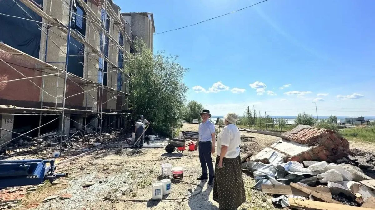 Сегодня с рабочим визитом посетил Хангаласский улус Сегодня с рабочим визитом посетил Хангаласский улус