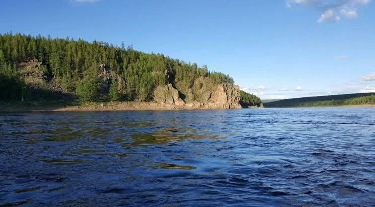Четыре человека пропали без вести после опрокидывания лодки в кутии