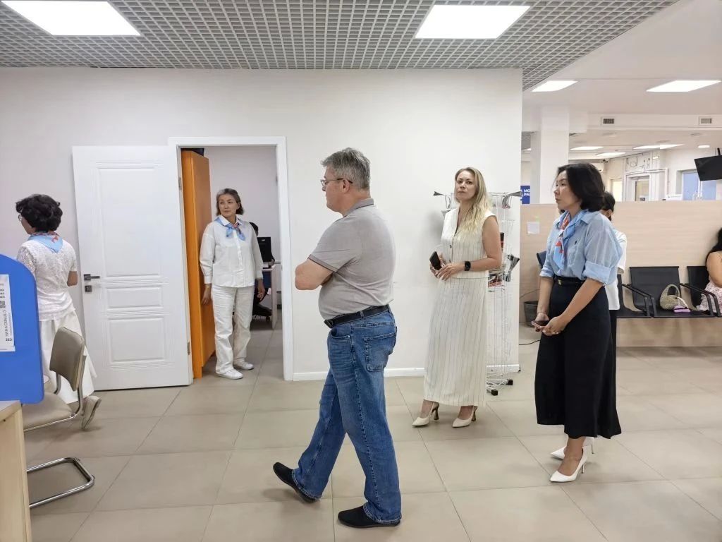 8-9 июля 2026 года с рабочим визитом республику посетил руководитель направления формирования инфраструктуры кадровых центров ФЦКСЗ ВНИИ Труда Минтруда России Сергей Ващук 8-9 июля 2026 года с рабочим визитом республику посетил руководитель направления формирования инфраструктуры кадровых центров ФЦКСЗ ВНИИ Труда Минтруда России Сергей Ващук