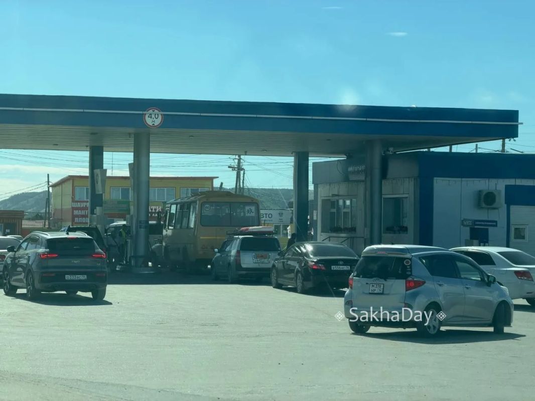 Очередь на газовую заправку в Якутске Очередь на газовую заправку в Якутске