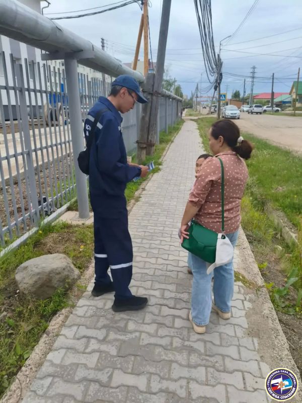 В Сунтаре спасатели напомнили жителям правила безопасности в лесу и на воде В Сунтаре спасатели напомнили жителям правила безопасности в лесу и на воде