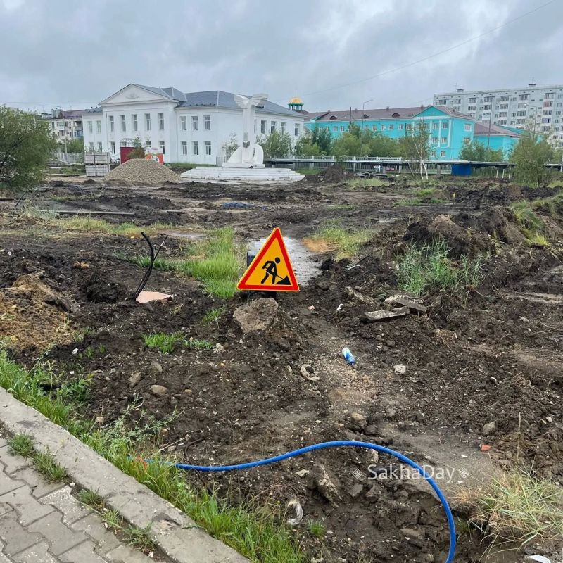 Судя по информации «уставшего» паспорта объекта, благоустройство сквера имени Юрия Гагарина завершится 1 сентября Судя по информации «уставшего» паспорта объекта, благоустройство сквера имени Юрия Гагарина завершится 1 сентября