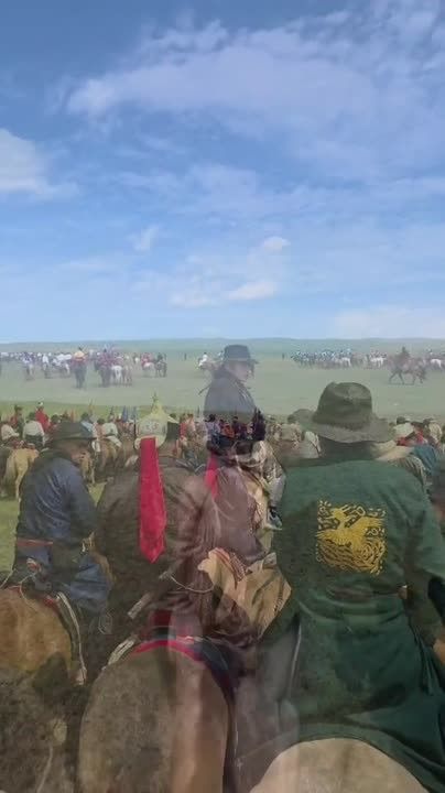 В Монголии состоялся грандиозный конный парад с участием коневодов из Якутии