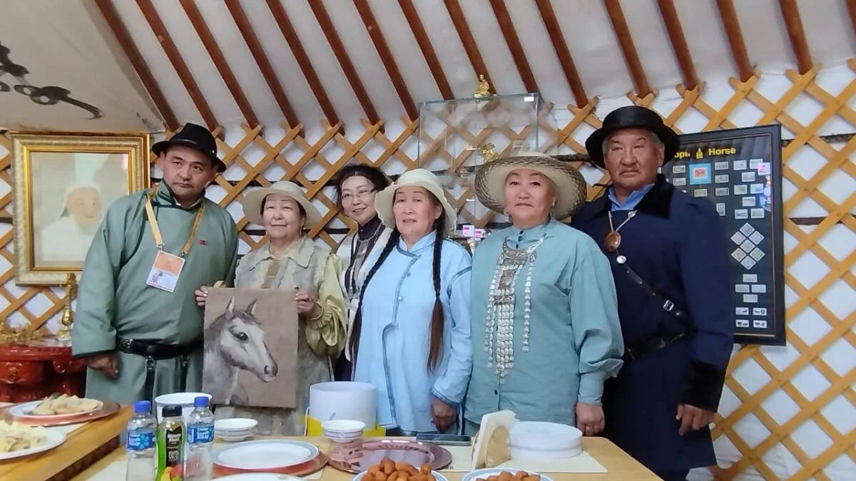 Якутяне стали участниками исторического конного парада в Монголии Якутяне стали участниками исторического конного парада в Монголии