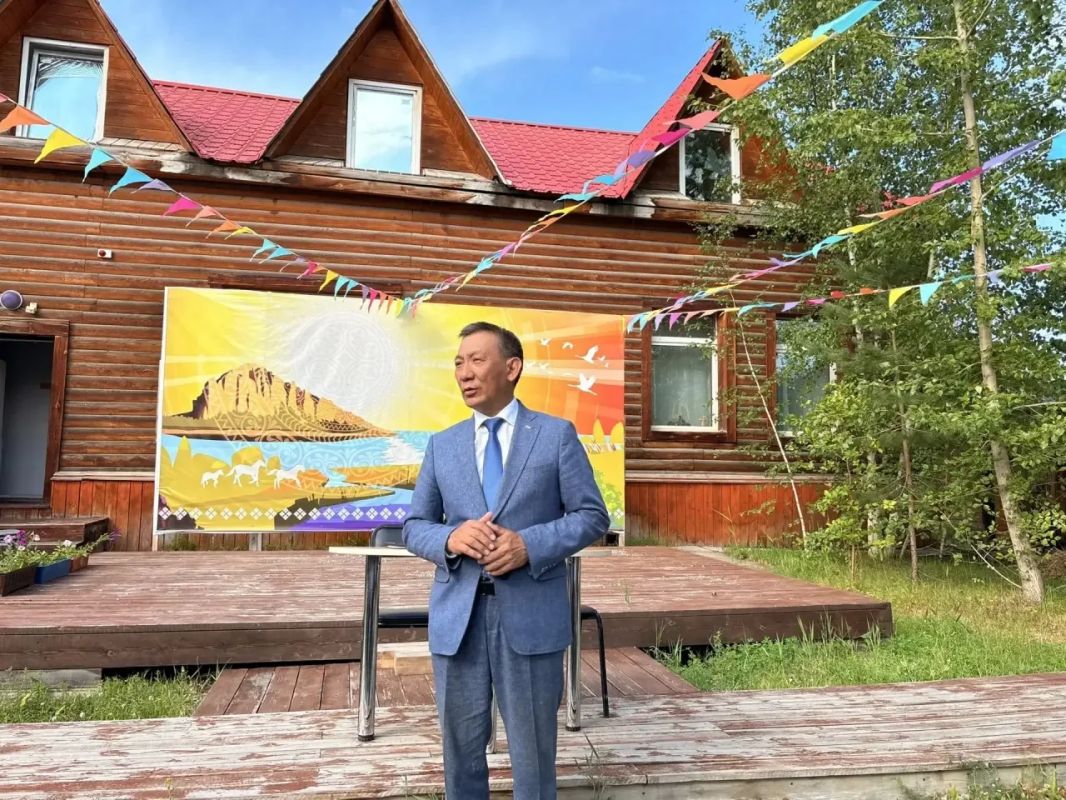 Сегодня Якутский музей им. Ярославского в рамках празднования 135-летия со дня открытия первой музейной экспозиции в Якутии собрал сотрудников музеев республики для обсуждения проблем и перспектив развития музейной... Сегодня Якутский музей им. Ярославского в рамках празднования 135-летия со дня открытия первой музейной экспозиции в Якутии собрал сотрудников музеев республики для обсуждения проблем и перспектив развития музейной...
