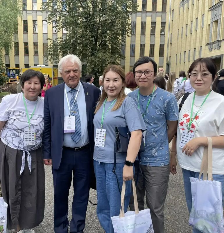 С 6 по 11 июля в Московском государственном университете имени М. В. Ломоносова проходила летняя школа для учителей биологии «Актуальные вопросы современной биологии» С 6 по 11 июля в Московском государственном университете имени М. В. Ломоносова проходила летняя школа для учителей биологии «Актуальные вопросы современной биологии»