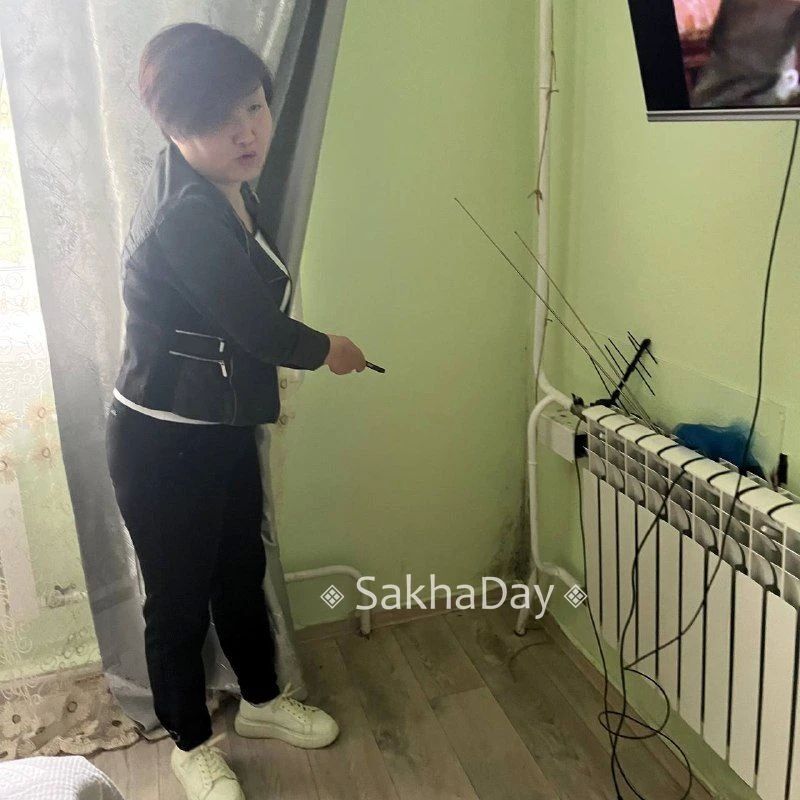 В Якутске "кошкин дом" покрылся черной плесенью В Якутске "кошкин дом" покрылся черной плесенью