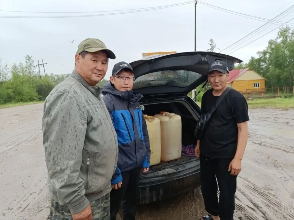 Как в районах Якутии проходит обеспечение топливом перед сенокосом Как в районах Якутии проходит обеспечение топливом перед сенокосом