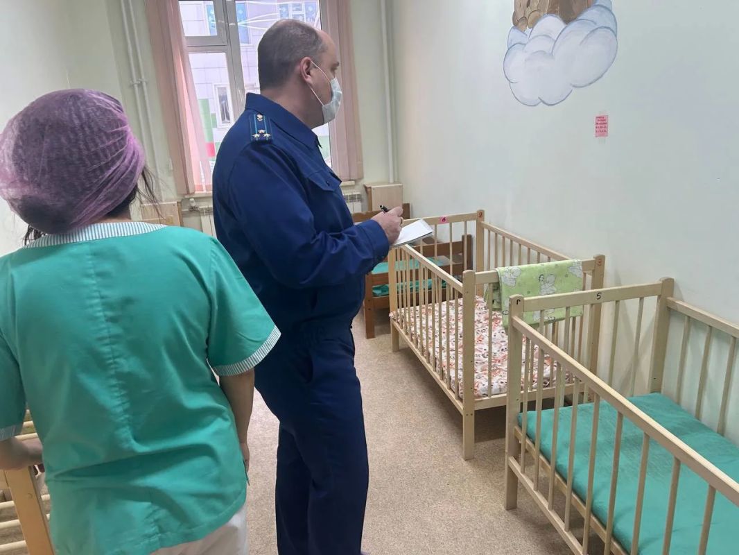 Прокуратура г. Якутска направила в суд уголовное дело о халатности, повлекшей причинение вреда здоровью малолетним детям в Доме малютки Обвинение предъявлено 29-летнего бывшему работнику Центра содействия семейному... Прокуратура г. Якутска направила в суд уголовное дело о халатности, повлекшей причинение вреда здоровью малолетним детям в Доме малютки Обвинение предъявлено 29-летнего бывшему работнику Центра содействия семейному...