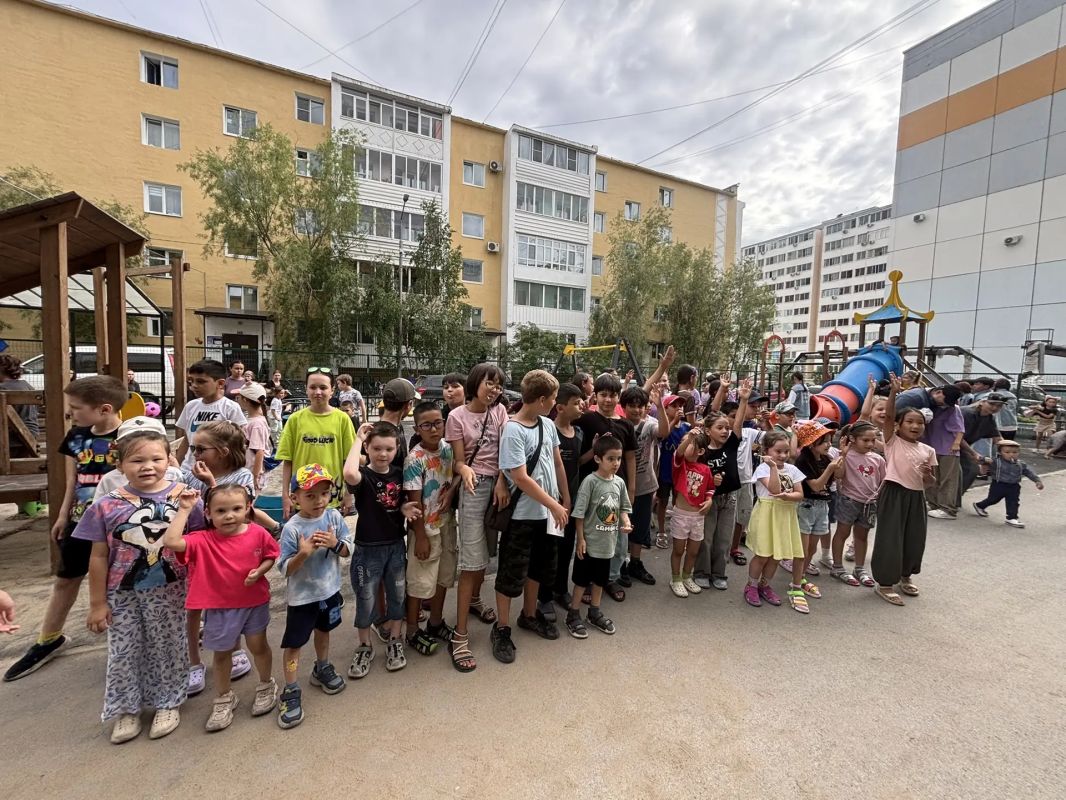 Добрый праздник в Гагаринском! Сегодня, 16 июля, на детской площадке по ул. Можайского 15/2 прошел детский дворовой праздник Добрый праздник в Гагаринском! Сегодня, 16 июля, на детской площадке по ул. Можайского 15/2 прошел детский дворовой праздник