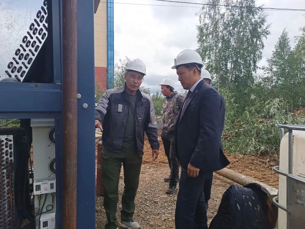 Министр строительства Якутии Виктор Романов проинспектировал строительство арендного дома в Мирном Министр строительства Якутии Виктор Романов проинспектировал строительство арендного дома в Мирном