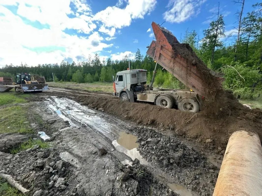 Строители завершают второй этап ремонта дороги к селу Танда в Усть-Алданском районе
