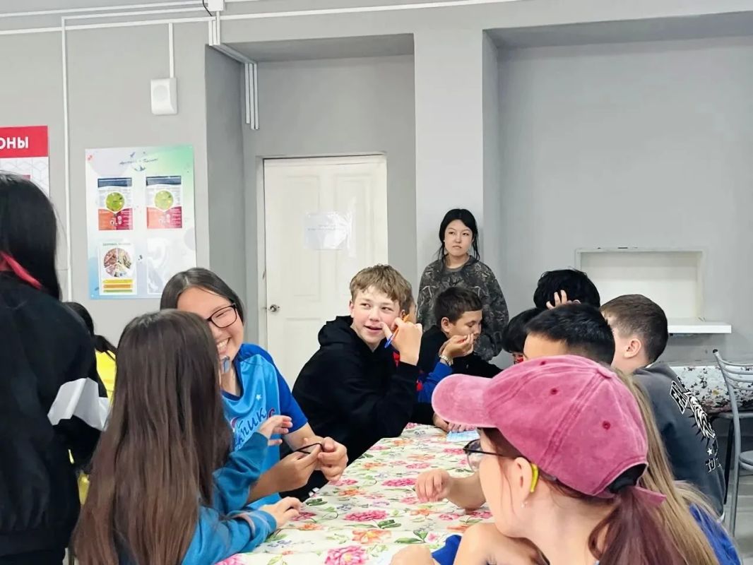 ЯГТИК провела интеллектуально-правовой квиз «Знать избирательное право - ваше право» в лагере «Арктика и космос» ЯГТИК провела интеллектуально-правовой квиз «Знать избирательное право - ваше право» в лагере «Арктика и космос»