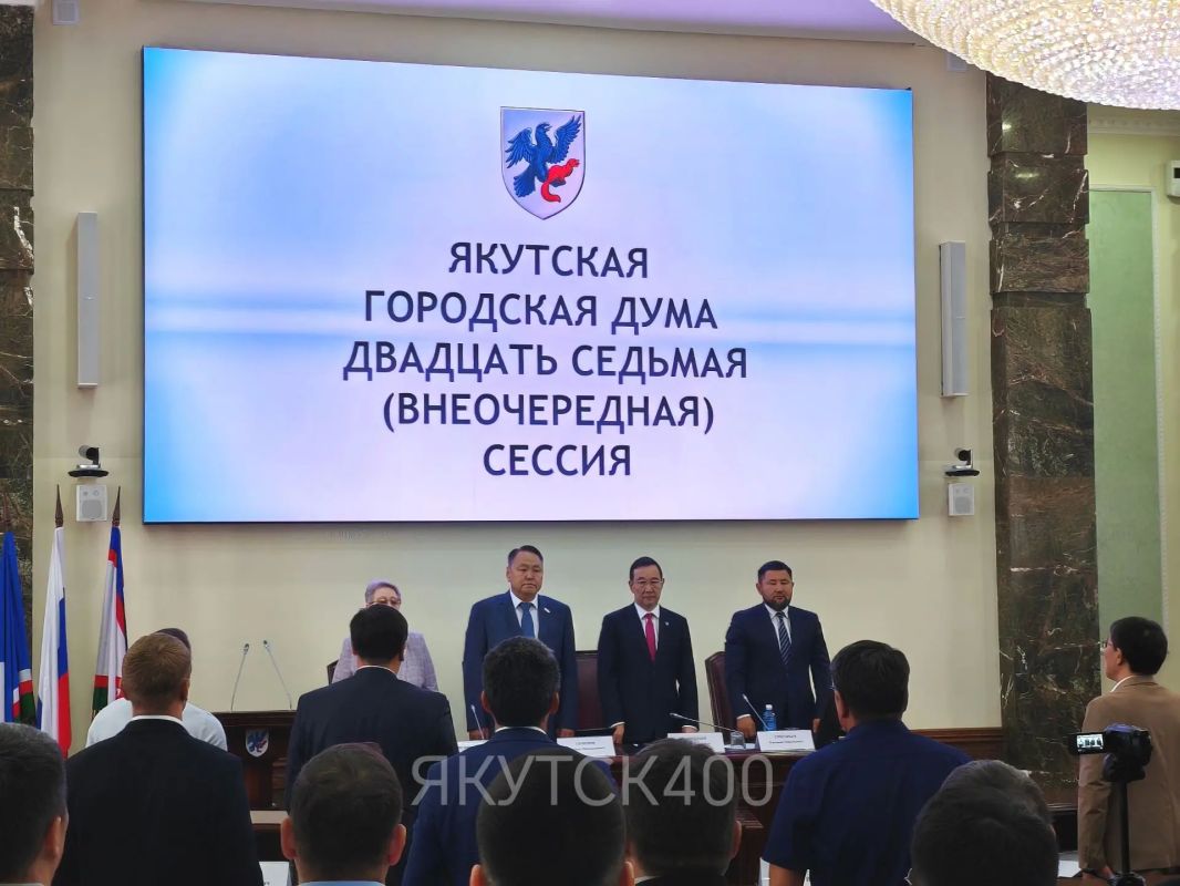 Началась внеочередная сессия Якутской гордумы, на которой депутаты должны принять отставку главы Якутска Евгений Григорьева