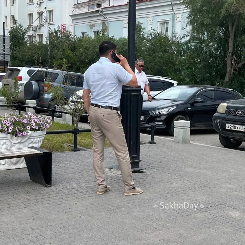 #пишут. - Можно было бы конечно встать нагло рядом и подслушать все секреты министра транспорта Владимира Сивцева, но мы люди культурные, литературные
