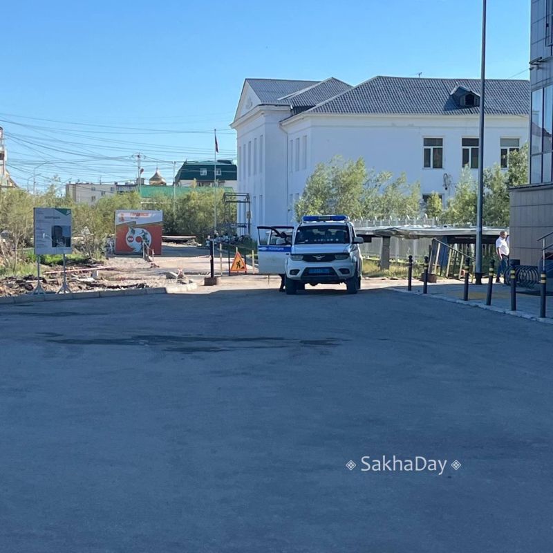 До инаугурации еще долго, а у Центра культуры им. Гагарина уже полно полиции и кинологов До инаугурации еще долго, а у Центра культуры им. Гагарина уже полно полиции и кинологов