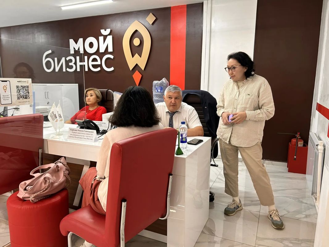 В Якутии прошел День открытых дверей в формате «Единого окна», приуроченный ко Дню работника торговли В Якутии прошел День открытых дверей в формате «Единого окна», приуроченный ко Дню работника торговли