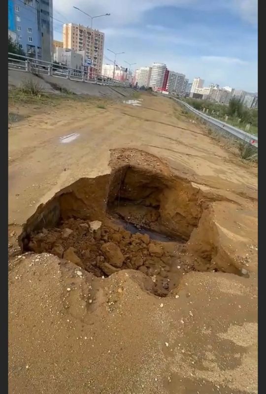 Запрещенограм "Честная Якутия" публикует кадры провала на улице Чернышевского: