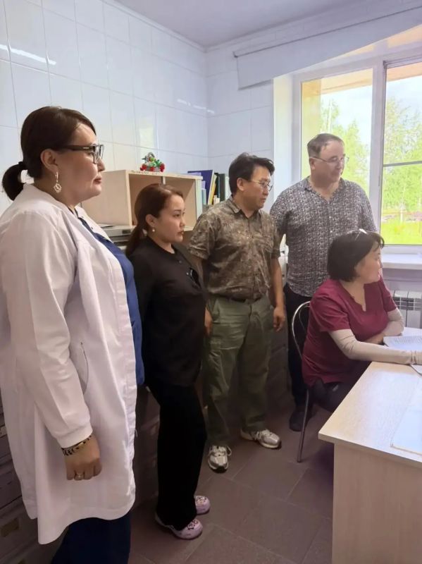 Специалисты ЯРМИАЦ с рабочим визитом посетили медицинские учреждения Ленского района Специалисты ЯРМИАЦ с рабочим визитом посетили медицинские учреждения Ленского района
