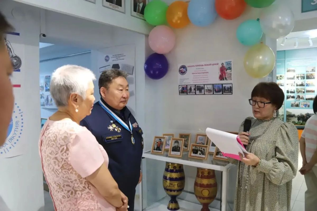 «Оказать помощь любой ценой»: в Якутске открылась выставка к 65-летию заслуженного спасателя Якутии Нюргустана Андреева