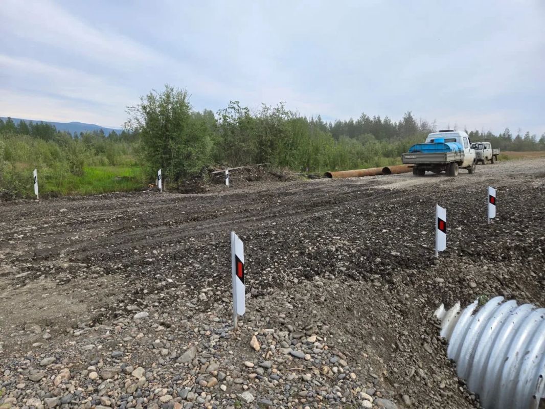 Хонуу – Нефтебаза. В Момском улусе дорожные службы казенного предприятия «Дороги Арктики» восстановили проезд по дороге «Хонуу – Нефтебаза» на участке с нулевого по второй километр Хонуу – Нефтебаза. В Момском улусе дорожные службы казенного предприятия «Дороги Арктики» восстановили проезд по дороге «Хонуу – Нефтебаза» на участке с нулевого по второй километр