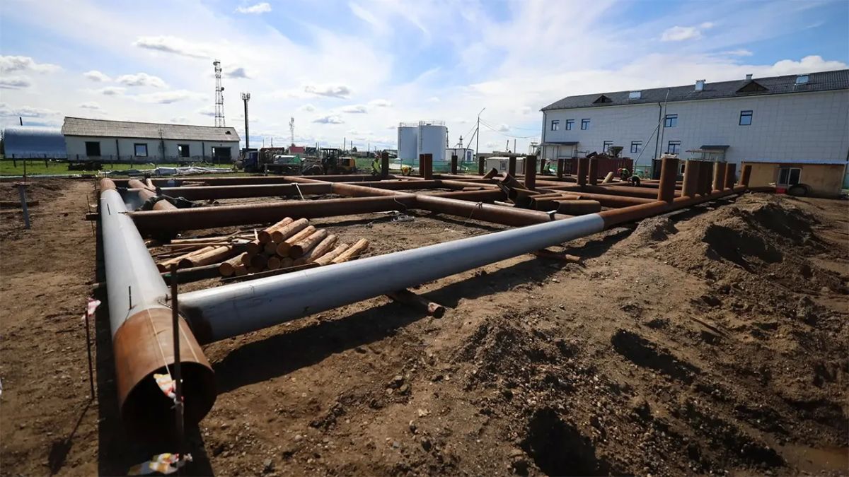 В селе Антоновка Нюрбинского района продолжается строительство зала единоборств с интернатом на 20 мест, который станет одним из спортивных объектов IX Спортивных игр народов Якутии