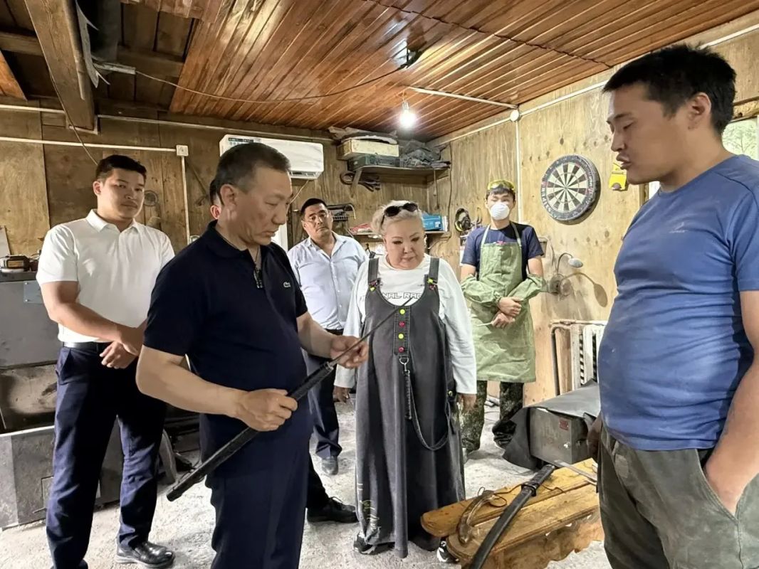 В Нюрбе посетили экспериментальную детскую школу юного кузнеца В Нюрбе посетили экспериментальную детскую школу юного кузнеца